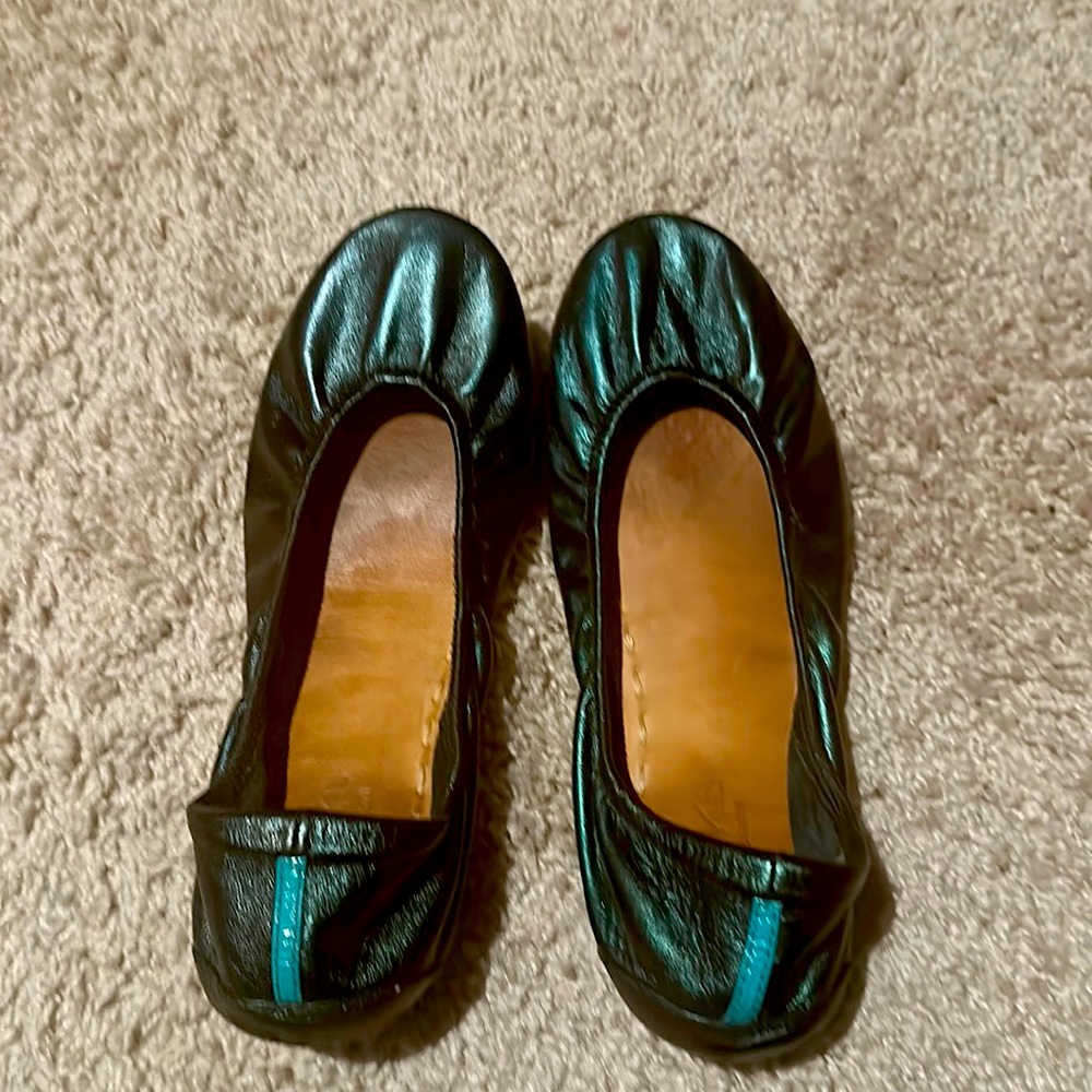 Custom black-based color changing Tieks